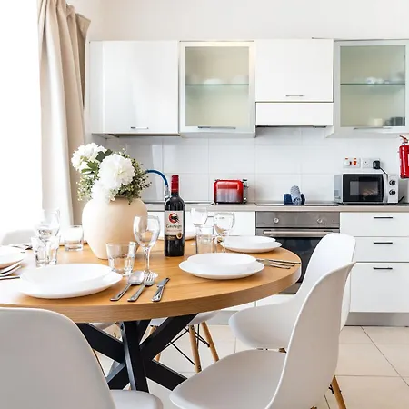 아파트 Tropea Court 2bed Penthouse In By Homely *