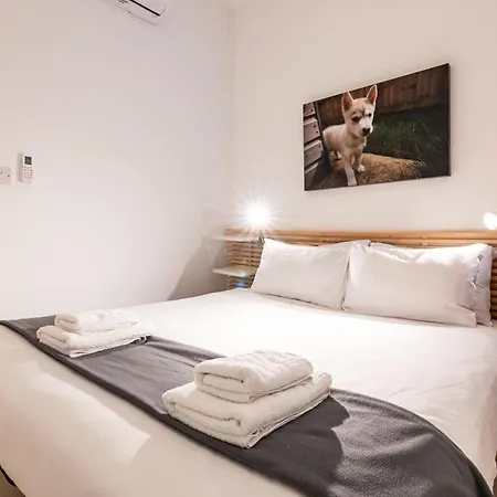 Tropea Court 2bed Penthouse In By Homely *