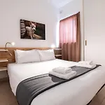 아파트 Tropea Court 2bed Penthouse In By Homely