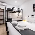 아파트 Tropea Court 2bed Penthouse In By Homely 슬리에마