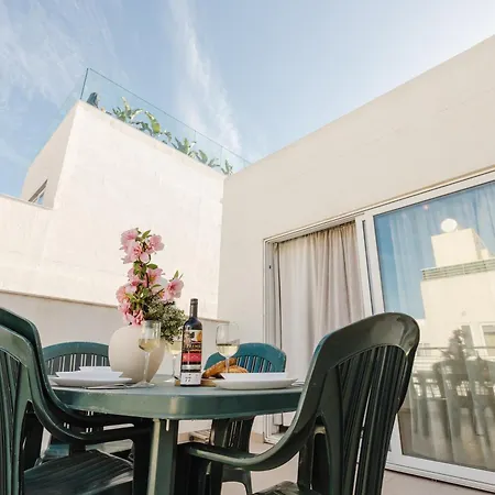 Tropea Court 2bed Penthouse In By Homely דירה סליאמה