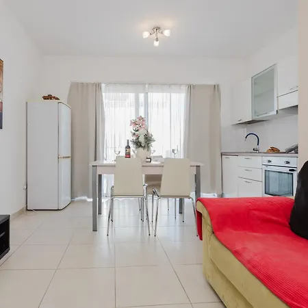 Tropea Court 2bed Penthouse In By Homely Appartement *