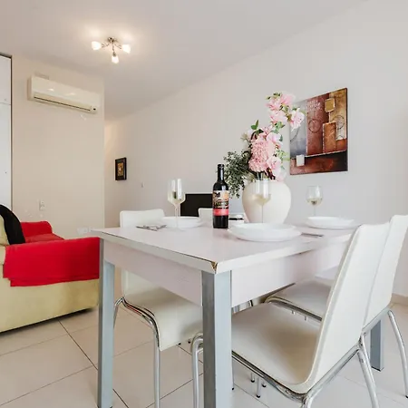 Tropea Court 2bed Penthouse In By Homely Appartement *