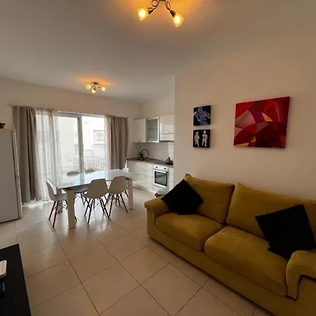Tropea Court 2bed Penthouse In By Homely Appartement