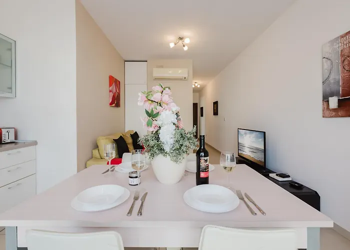 아파트 Tropea Court 2bed Penthouse In By Homely