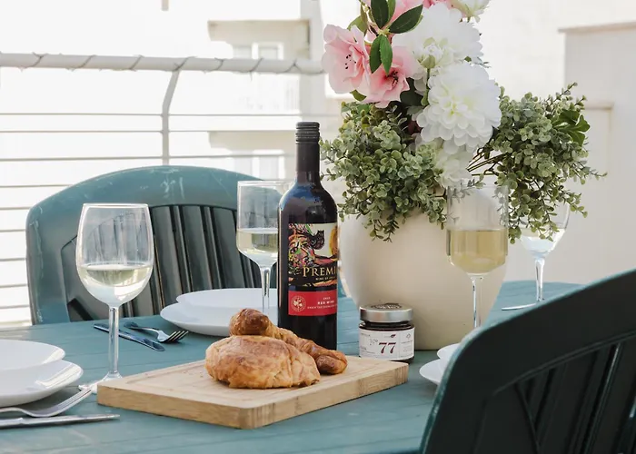 Tropea Court 2bed Penthouse In By Homely 슬리에마