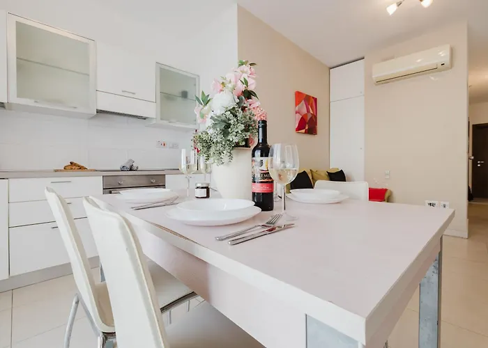 Tropea Court 2bed Penthouse In By Homely 아파트 슬리에마