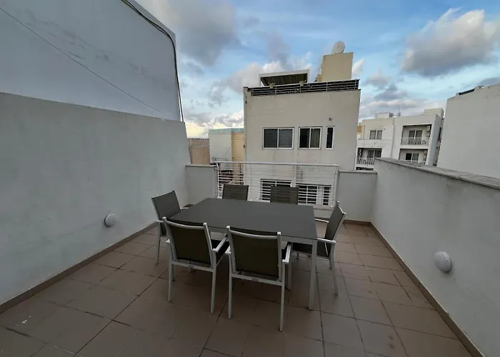 아파트 Tropea Court 2bed Penthouse In By Homely