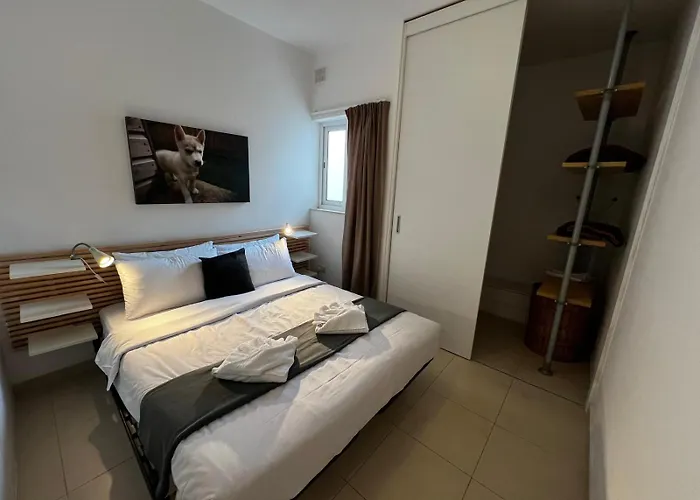 Tropea Court 2bed Penthouse In By Homely *