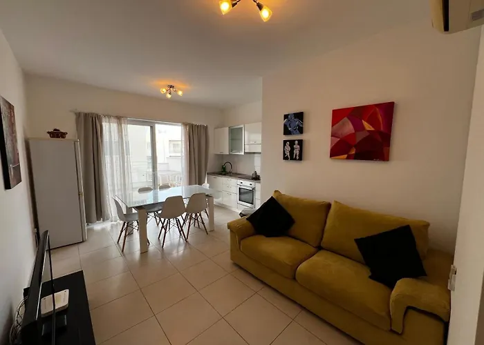 Tropea Court 2bed Penthouse In By Homely 아파트