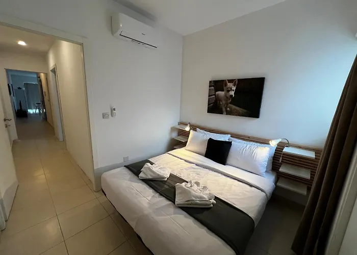 Tropea Court 2bed Penthouse In By Homely *