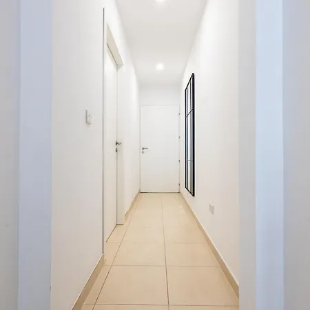 Apartment Tropea Court 2bed Penthouse In By Homely